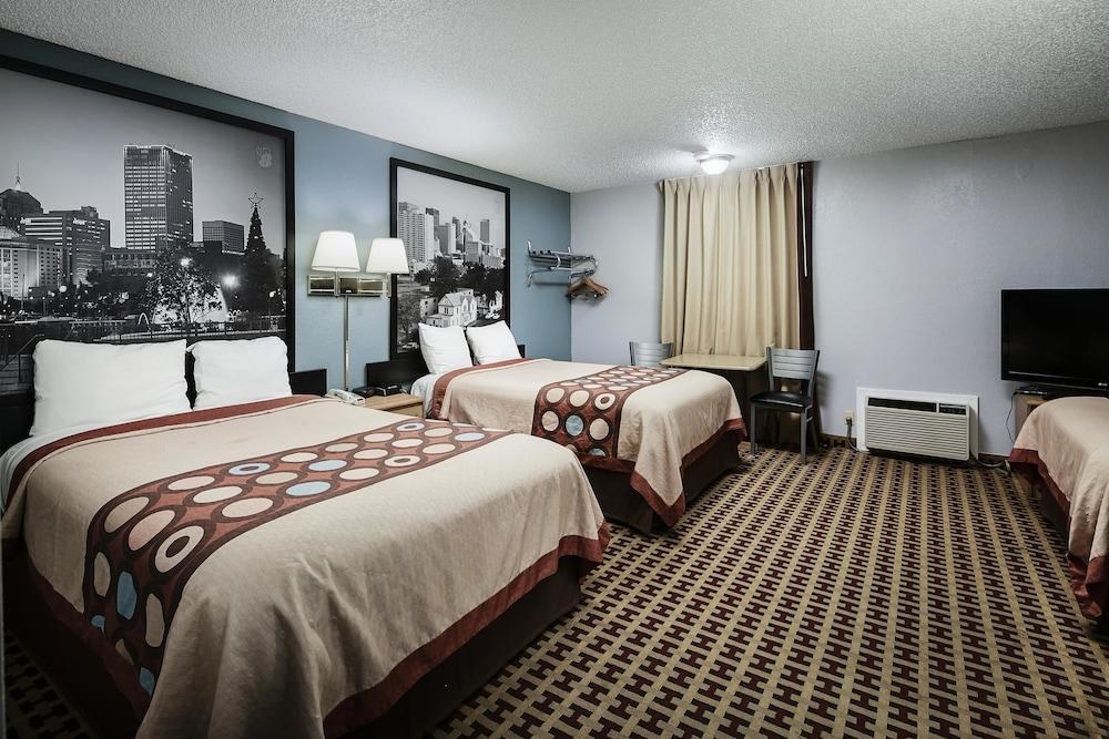 SUPER 8 BY WYNDHAM ELK CITY photo 3