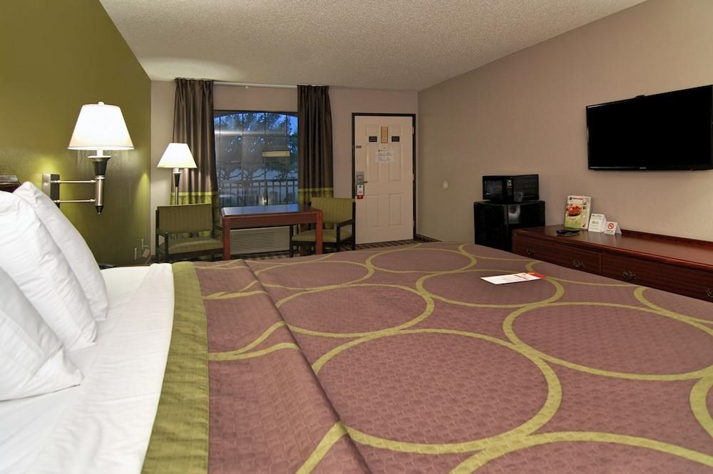 SUPER 8 HOUSTON/NASA/WEBSTER AREA photo 2