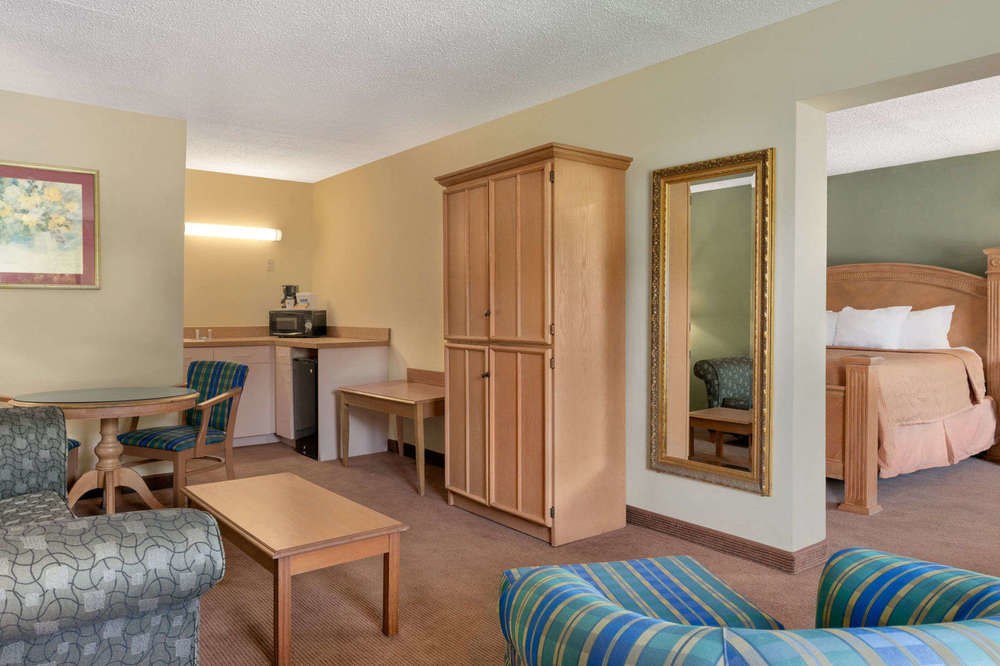 Developer Inn and Suites Airport JAX, a Baymont photo 1