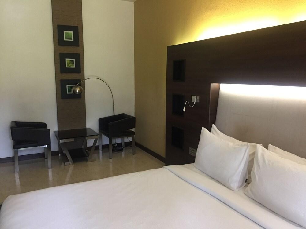 FLORA AIRPORT HOTEL photo 2