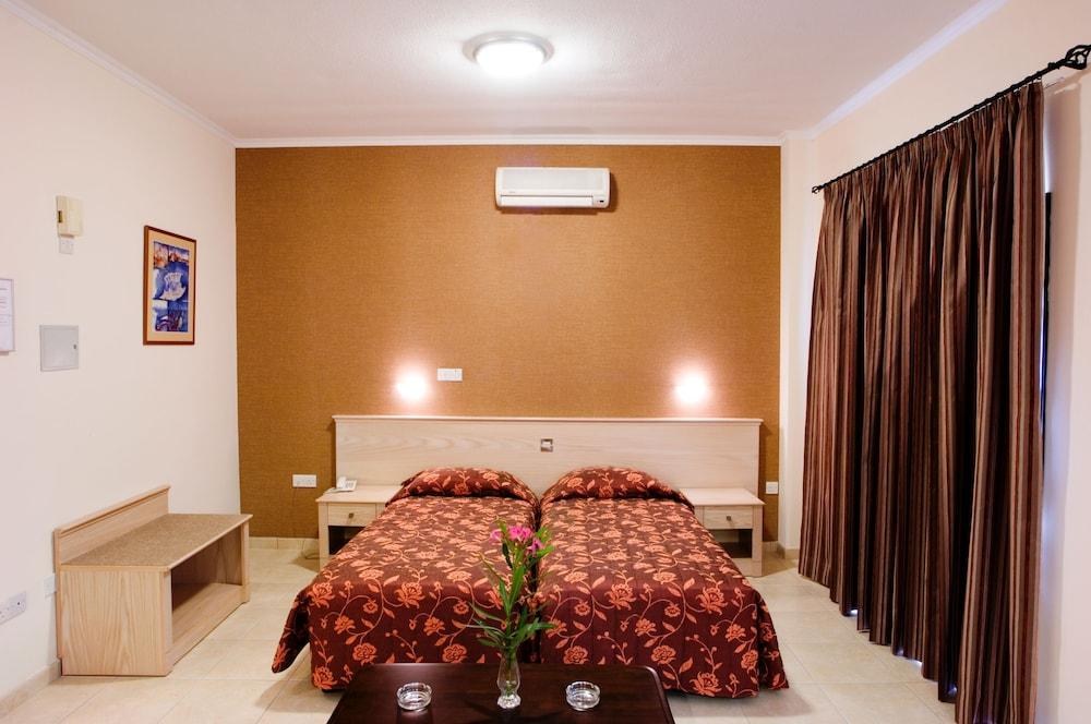 Senator Hotel Apartments - Adults Only photo 2