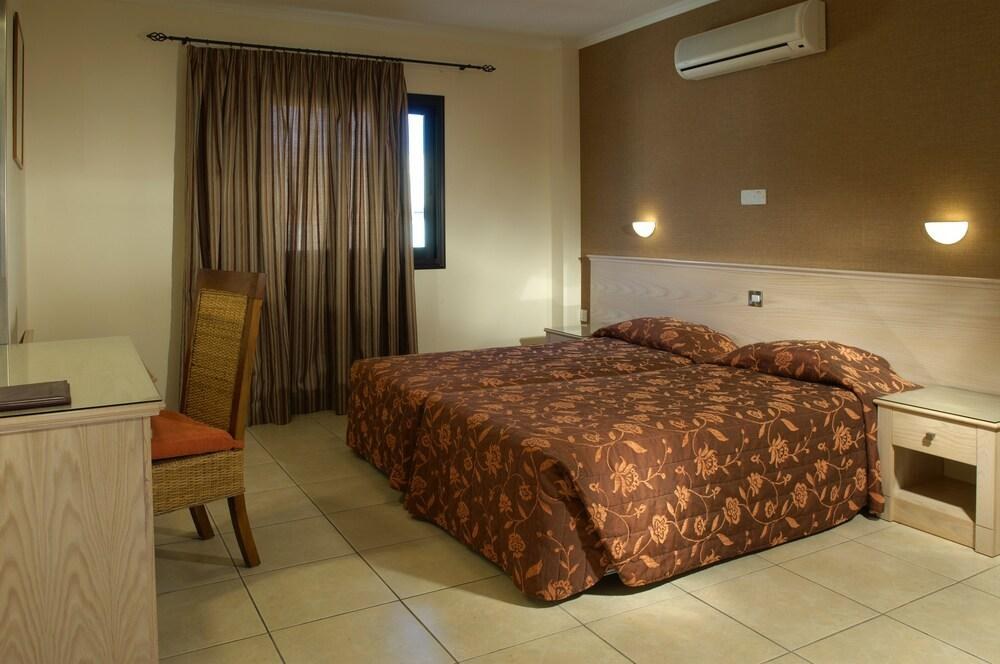 Senator Hotel Apartments - Adults Only photo 3
