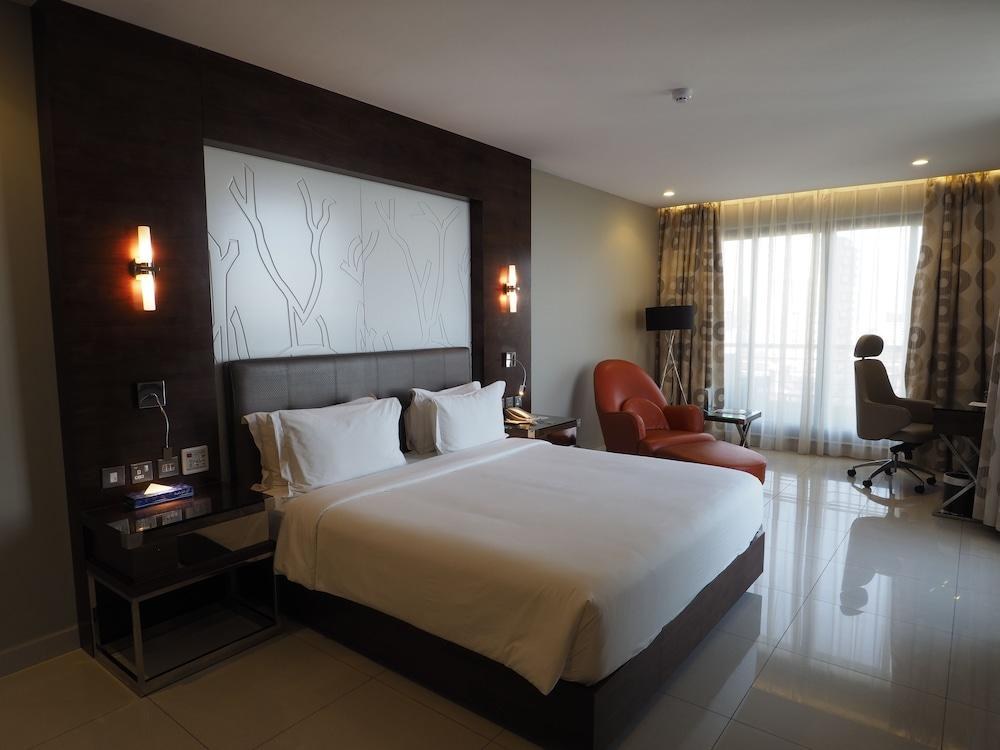 HARBOUR VIEW SUITES photo 2