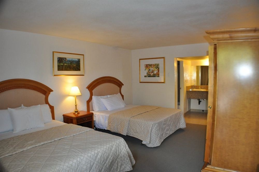 SUPER 8 BY WYNDHAM LAS VEGAS NORTH STRIP/FREMONT