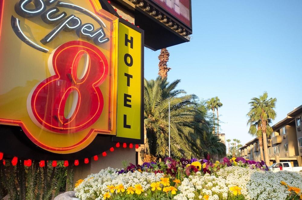 SUPER 8 BY WYNDHAM LAS VEGAS NORTH STRIP/FREMONT photo 3