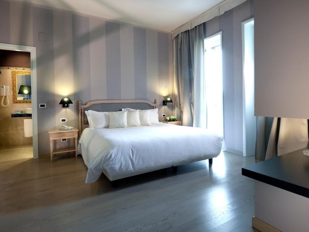 C-HOTELS AMBASCIATORI photo 2