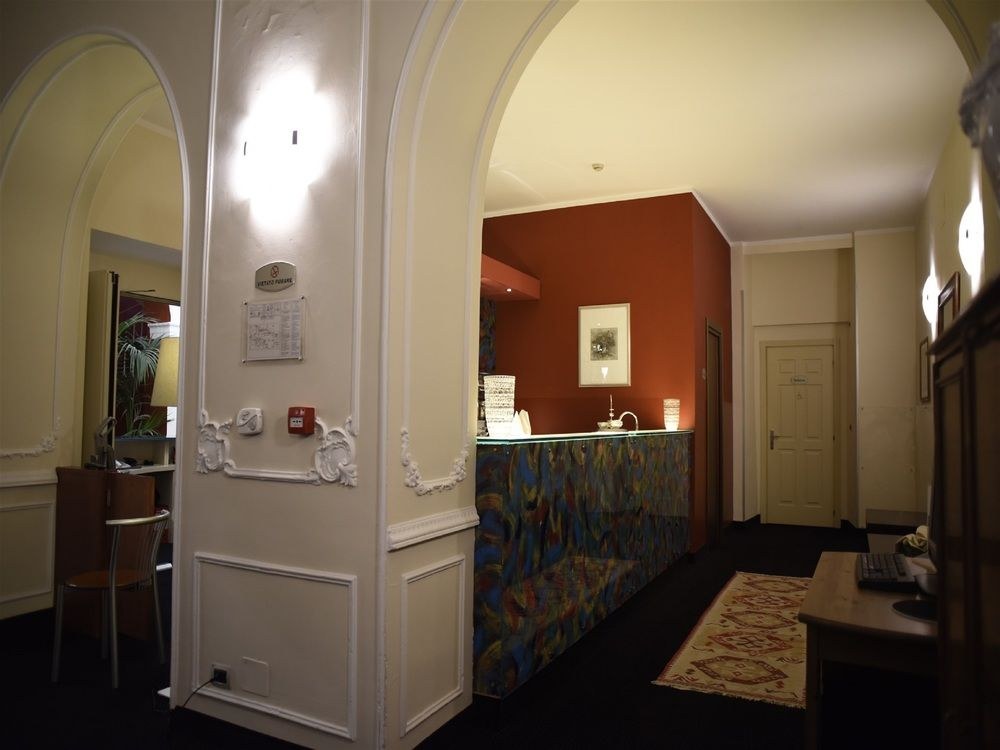HOTEL URBANI photo 1