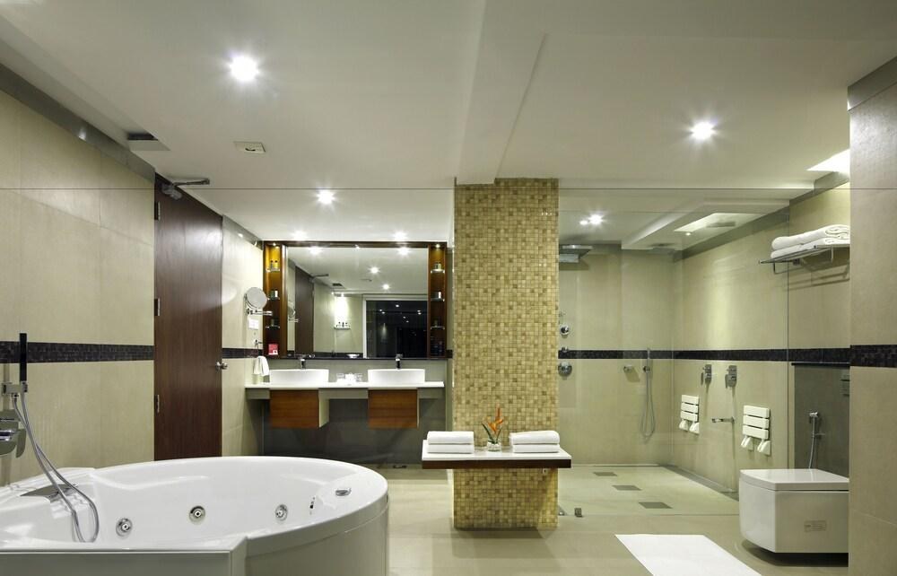Ramada Resort by Wyndham Kochi photo 4