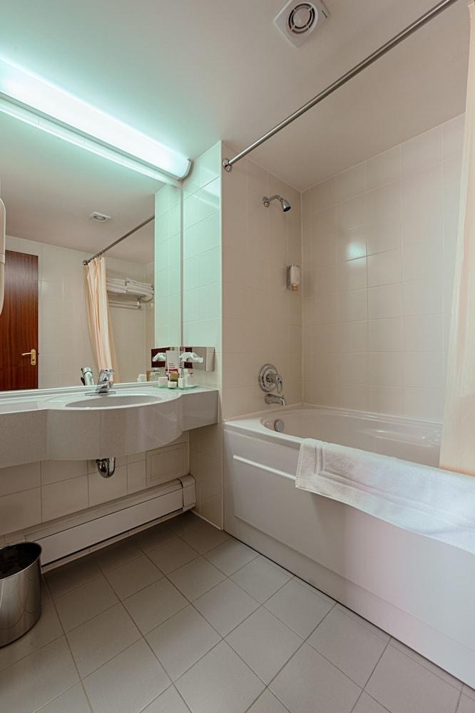 Ramada by Wyndham Bucharest Parc photo 2