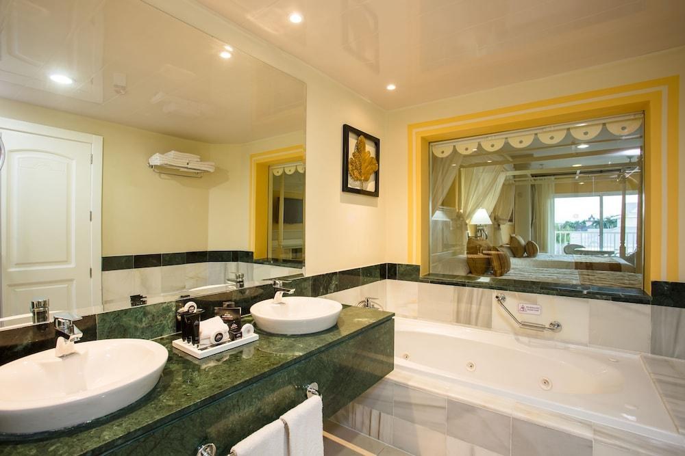 BAHIA PRINCIPE LUXURY BOUGANVILLE  - ADULTS ONLY photo 2