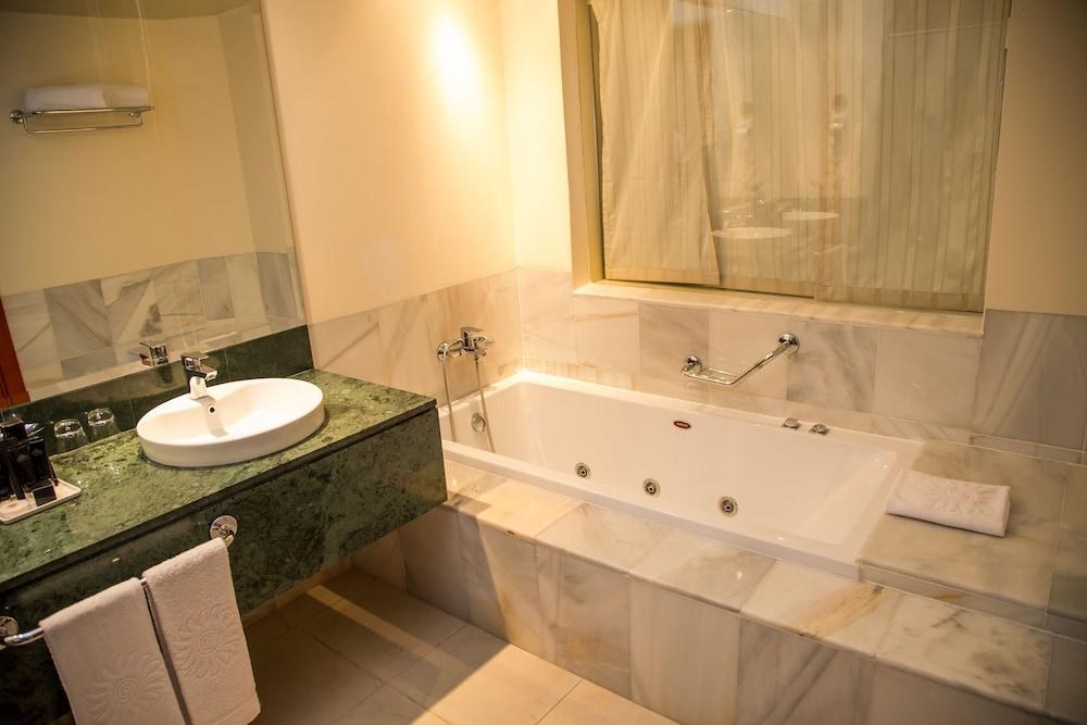 BAHIA PRINCIPE LUXURY RUNAWAY BAY photo 3