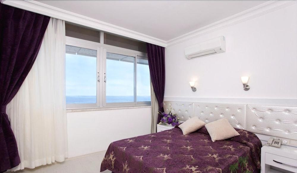 AZAK BEACH HOTEL photo 4