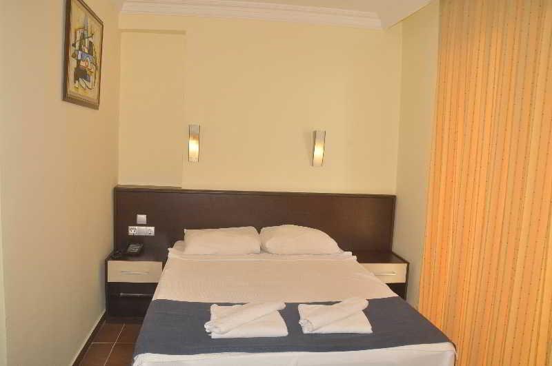 BLUE CAMELOT BEACH HOTEL photo 2