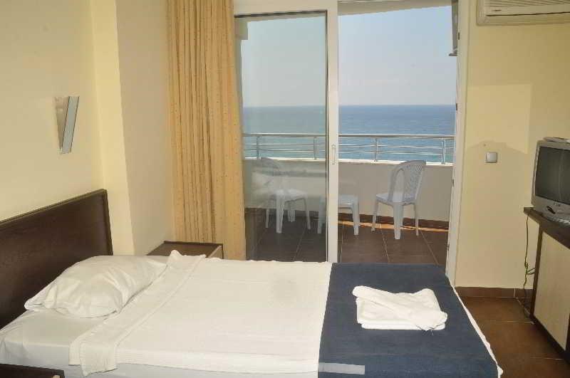 BLUE CAMELOT BEACH HOTEL photo 4