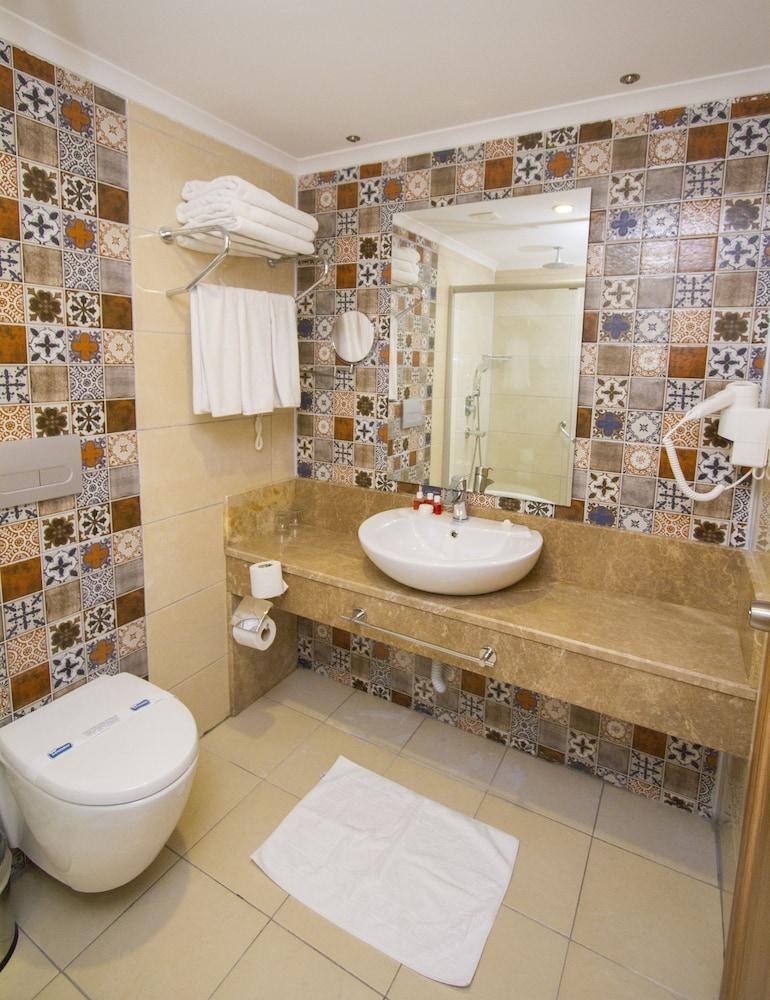 BLUE WAVE SUITE HOTEL photo 2