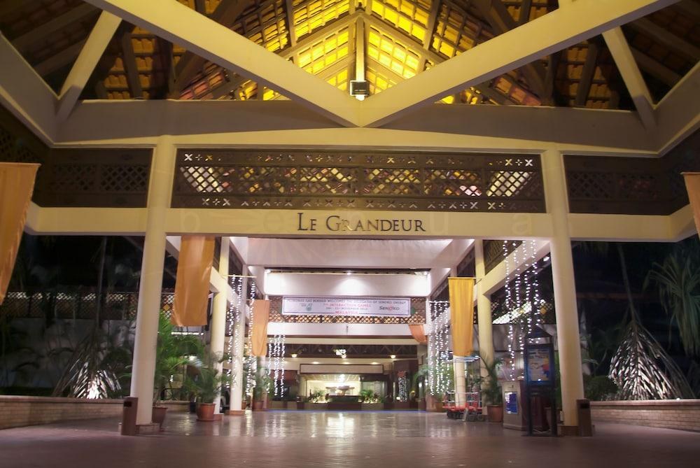 Le Grandeur Palm Resort photo 3