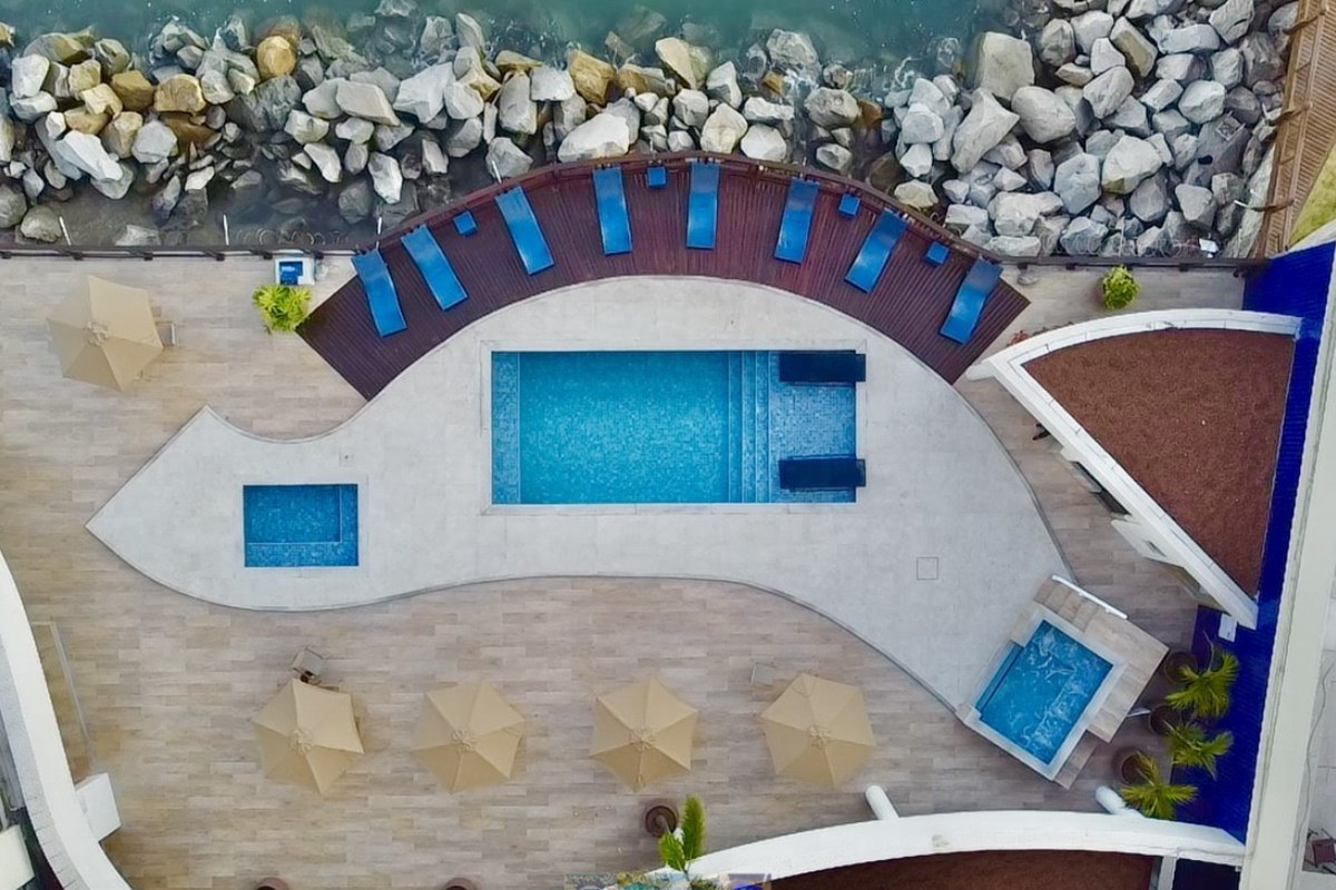 IATE PLAZA HOTEL
