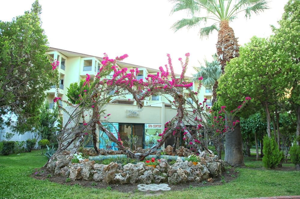QUEENS PARK LE JARDIN HOTEL photo 1