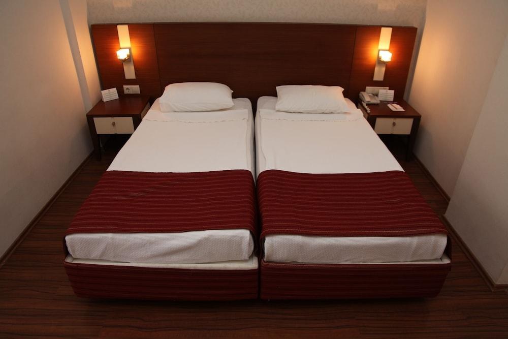 QUEENS PARK LE JARDIN HOTEL photo 2