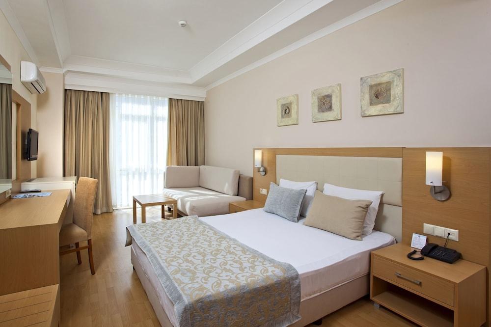 TITAN SELECT HOTEL photo 3