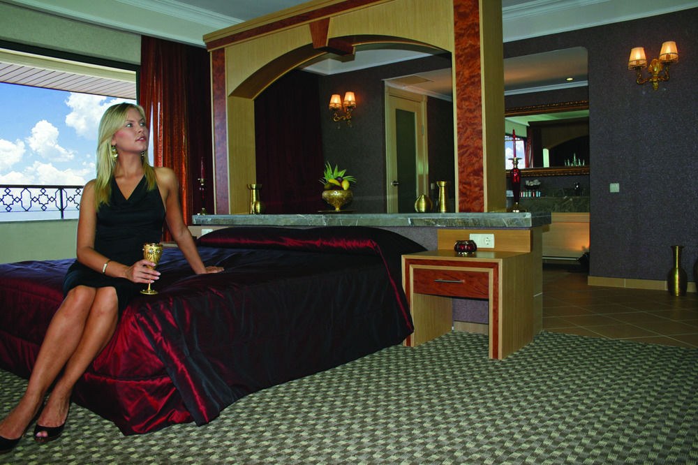 UTOPIA WORLD HOTEL photo 3