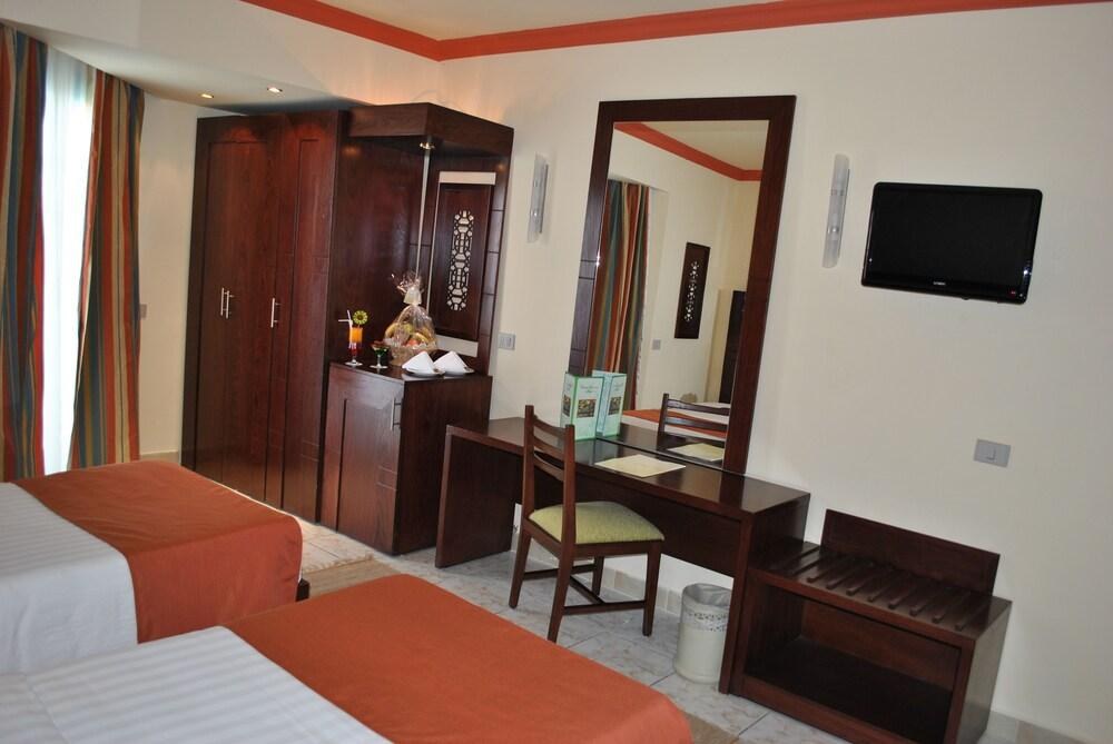 SHARM HOLIDAY RESORT photo 2