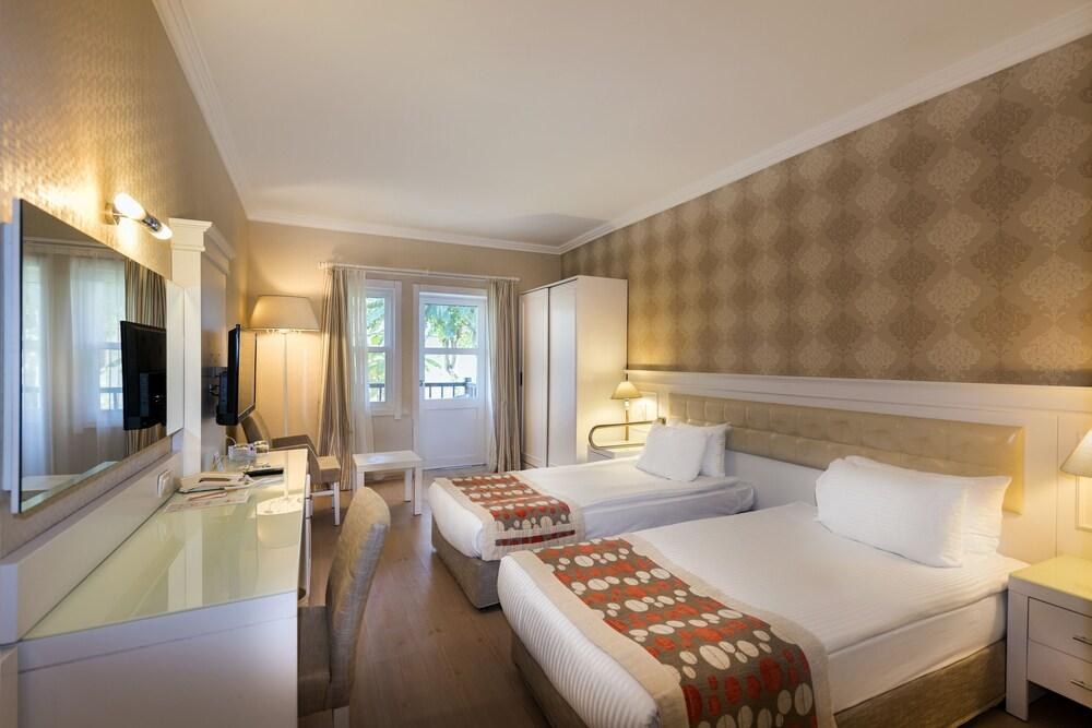 NENA CLUB HOTEL photo 2
