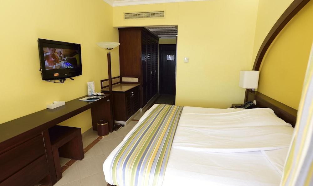 The Breakers Diving & Surfing Lodge photo 3