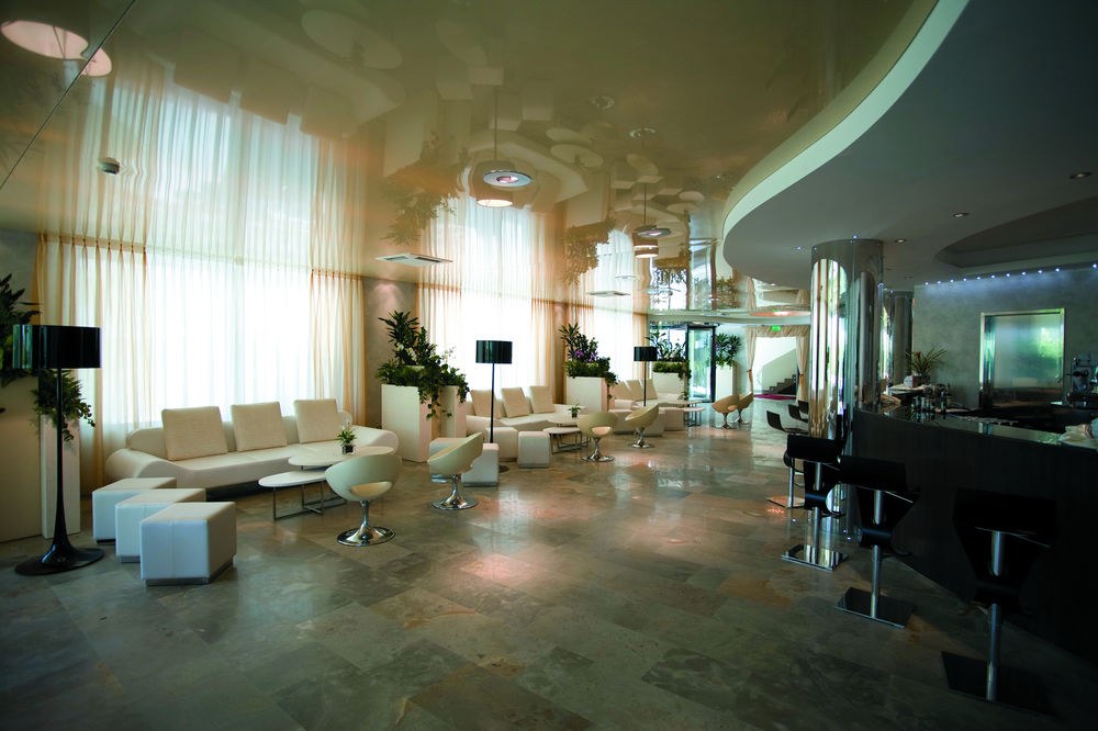 PREMIER AND SUITES HOTEL