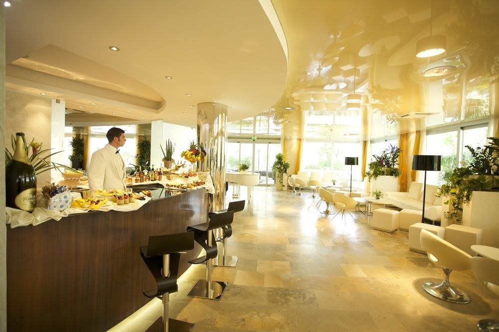 PREMIER AND SUITES HOTEL photo 1