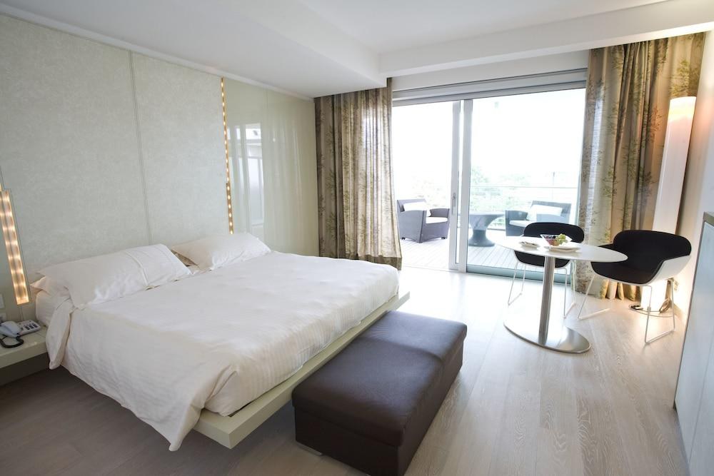 PREMIER AND SUITES HOTEL photo 2