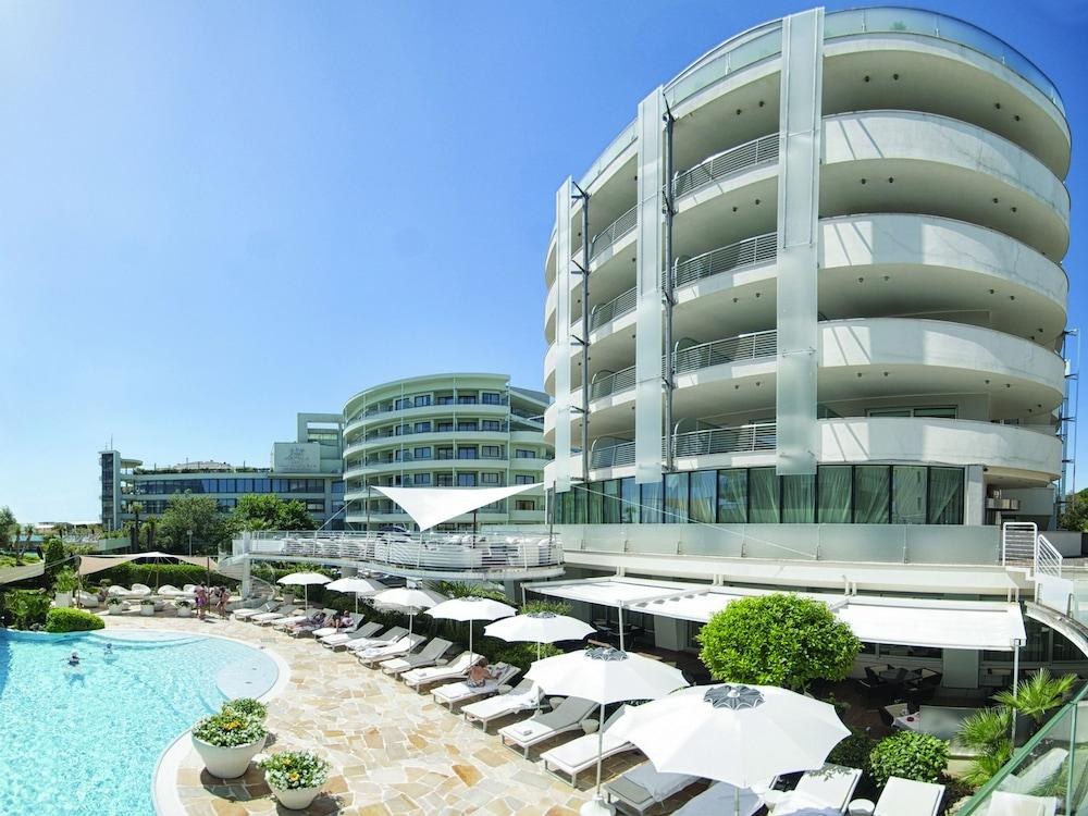 PREMIER AND SUITES HOTEL photo 4