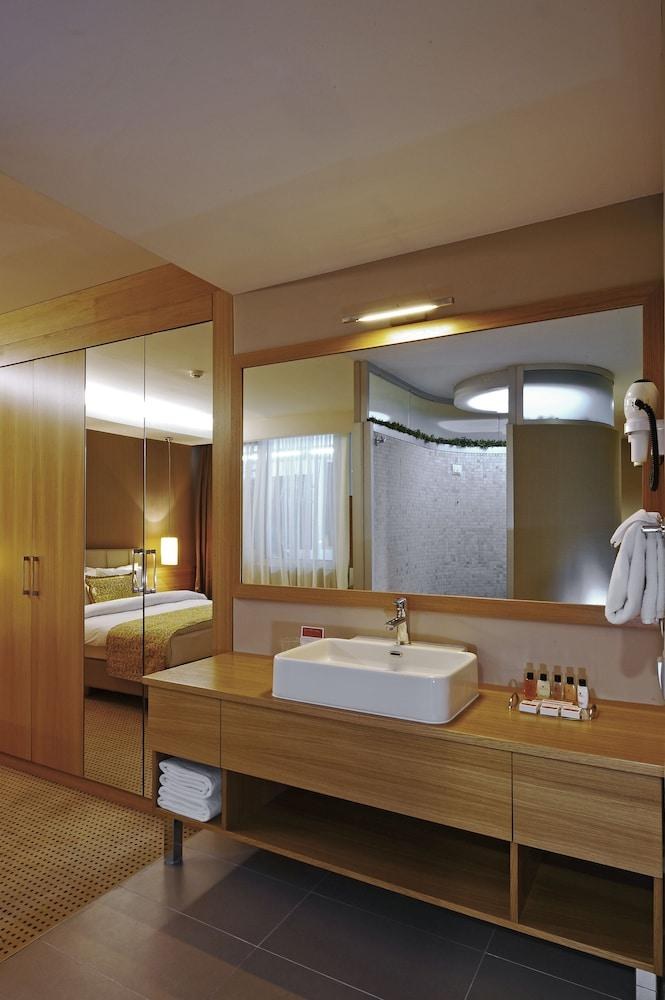 RAMADA PODGORICA photo 2