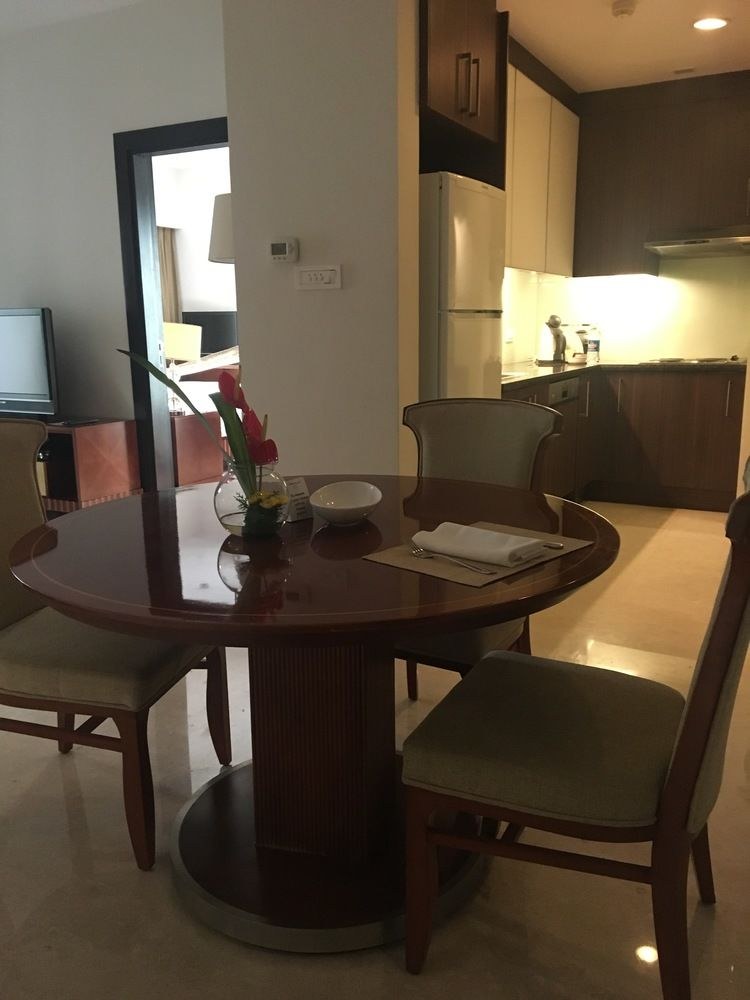 OAKWOOD PREMIER PRESTIGE photo 1