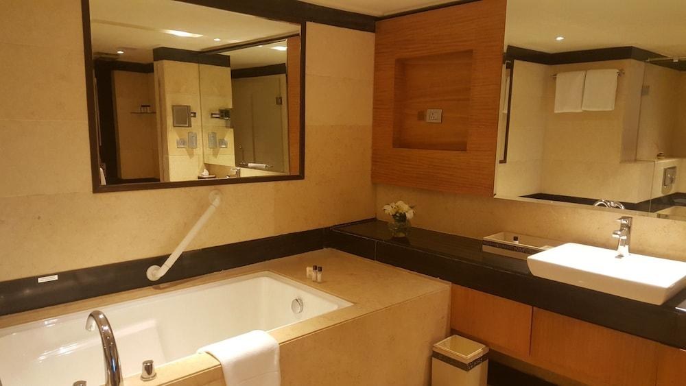 VIVANTA HYDERABAD BEGUMPET photo 2