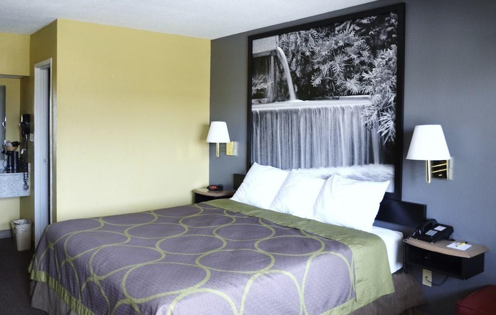 SUPER 8 SPRING/THE WOODLANDS AREA photo 3