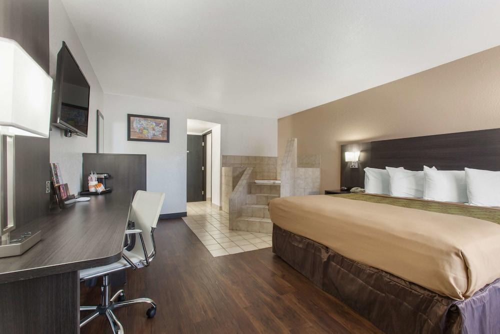 SURESTAY HOTEL BY BEST WESTERN PHOENIX AIRPORT photo 3