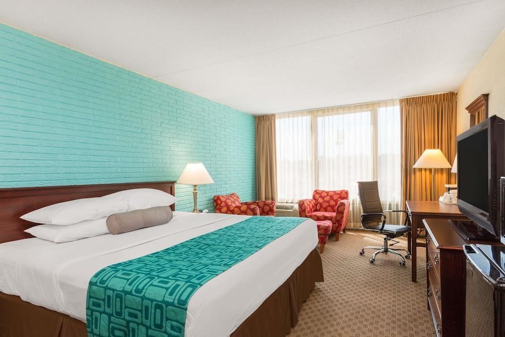 HOWARD JOHNSON INN WILLIAMSBURG