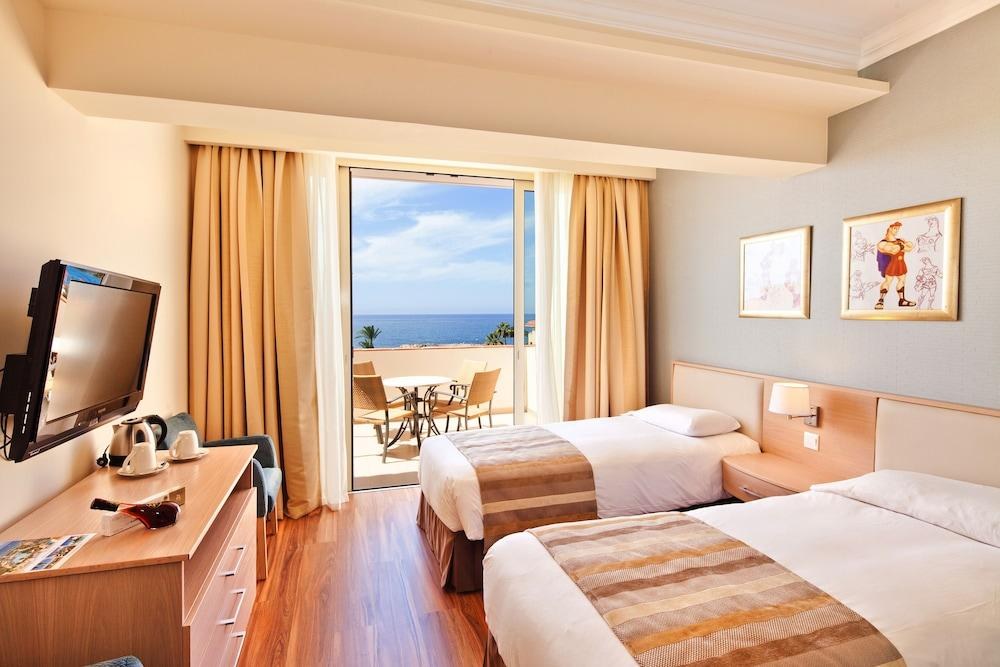 OLYMPIC LAGOON RESORT PAPHOS photo 2