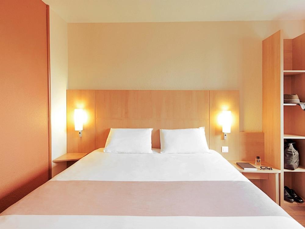 IBIS GENEVE PETIT LANCY photo 2