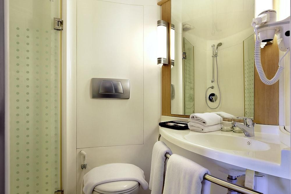 IBIS GENEVE PETIT LANCY photo 3