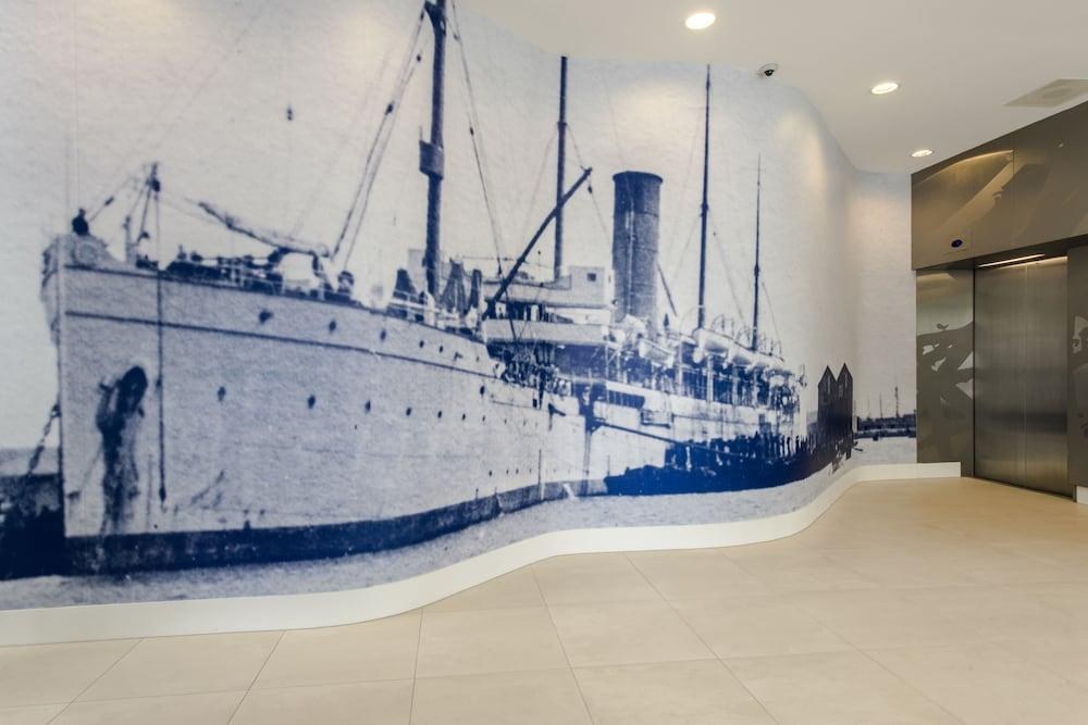 HOLIDAY INN EXPRESS ROTTERDAM - CENTRAL STATION photo 2