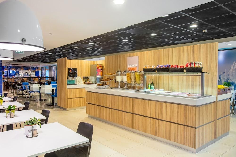 HOLIDAY INN EXPRESS ROTTERDAM - CENTRAL STATION photo 4