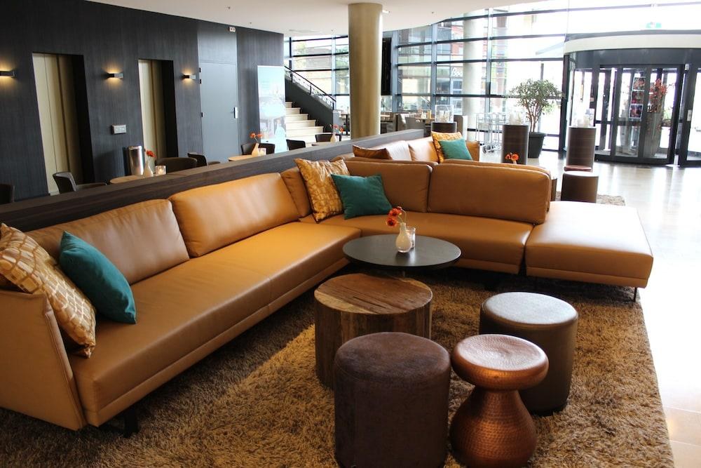 VAN DER VALK photo 2