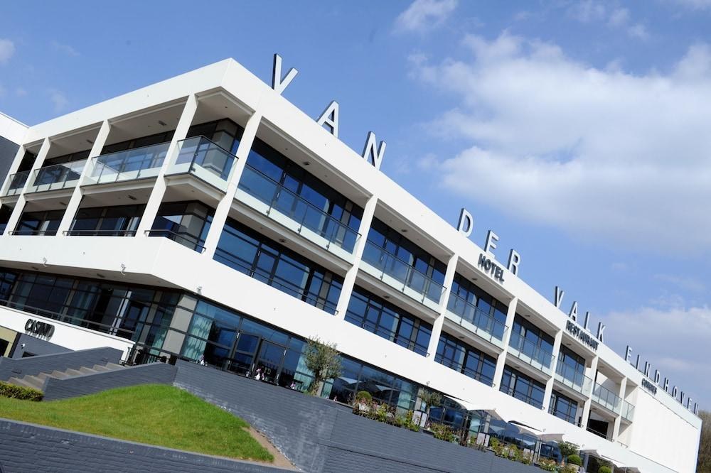 VAN DER VALK photo 3