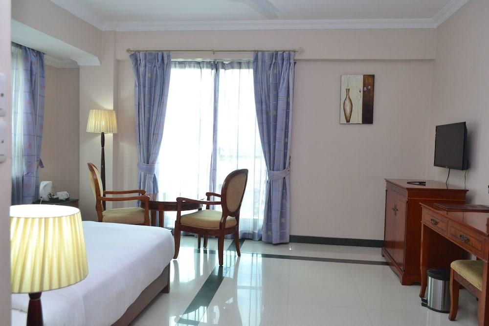 Hotel Nikko Towers photo 2