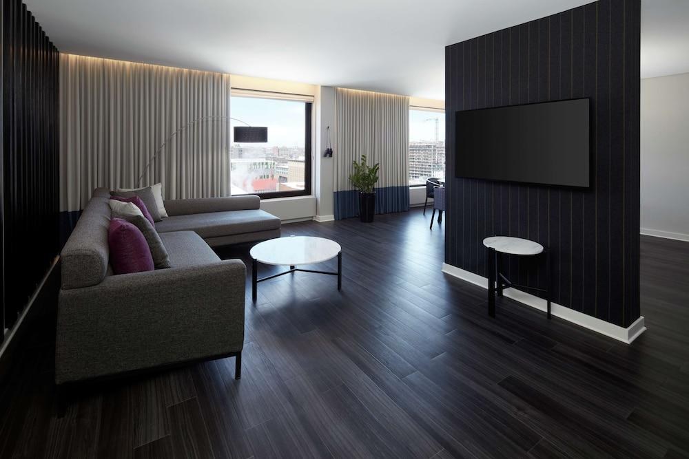 DOUBLETREE BY HILTON MONTREAL photo 3