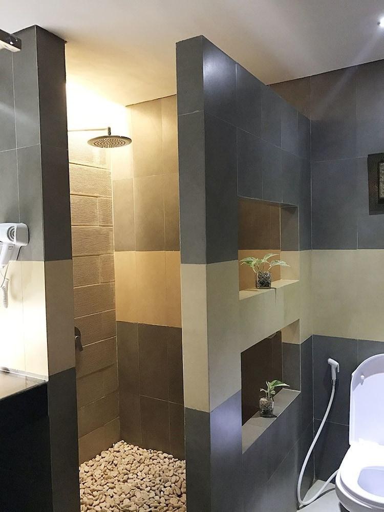 CRYSTAL LOTUS HOTEL YOGYAKARTA photo 2