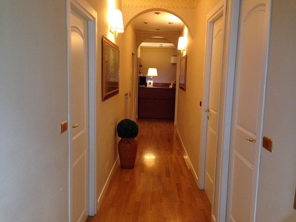 HOTEL FENICIA photo 2