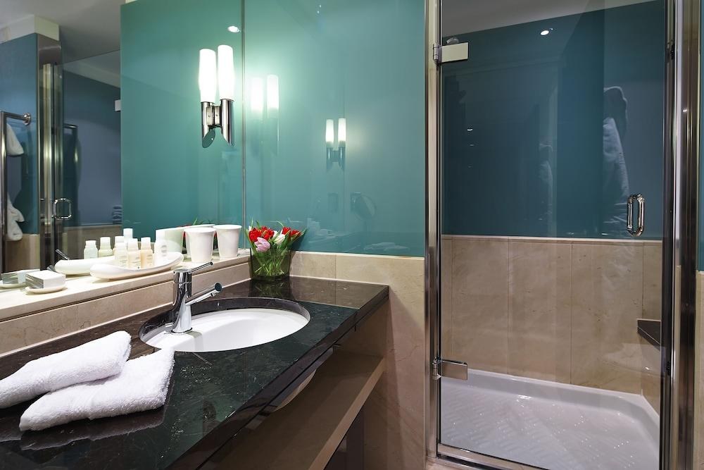 CHEVAL PHOENIX HOUSE APARTMENTS photo 2